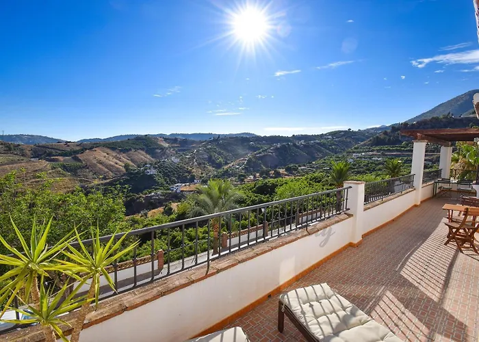 La Fuente Apt 4, Frigiliana Amazing 3 Bedroom 2 Bthroom Family Apartment With Views, Padel Court And 2 Pools Hansonholiday Rentals
