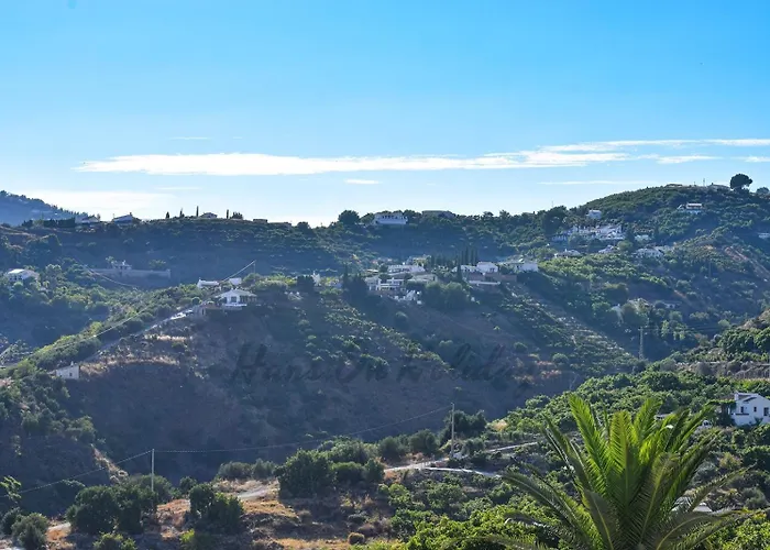 La Fuente Apt 4, Frigiliana Amazing 3 Bedroom 2 Bthroom Family Apartment With Views, Padel Court And 2 Pools Hansonholiday Rentals
