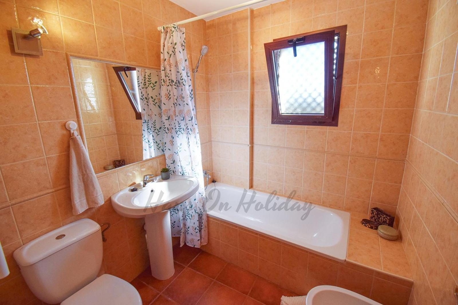 Apartment La Fuente 4, Amazing 3 Bedroom 2 Bthroom Family With Views, Padel Court And 2 Pools Hansonholiday
